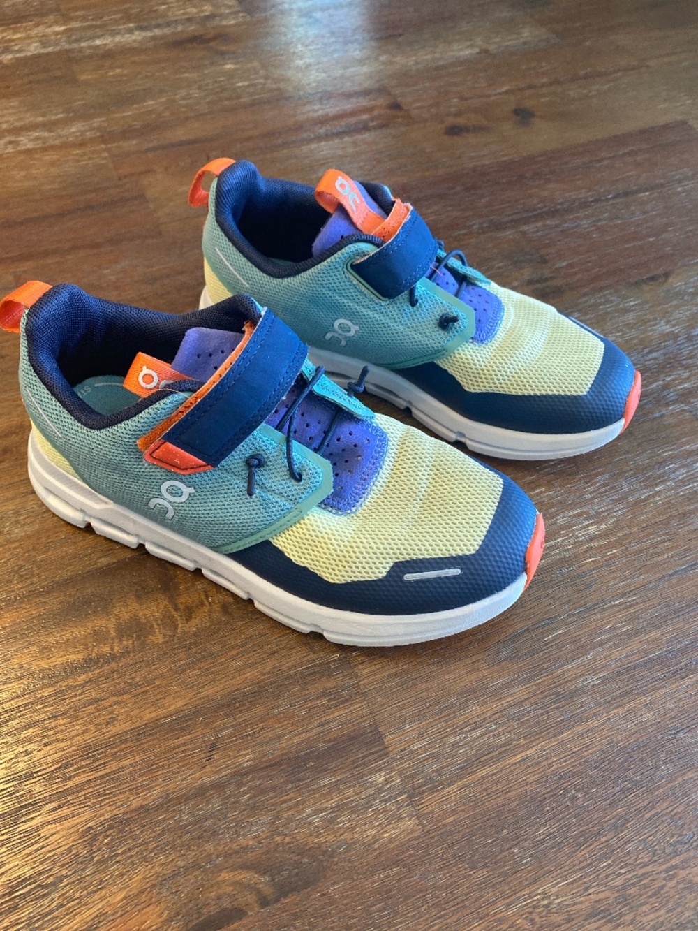 On Running Kids Cloud Play / Athletic Sneakers Kids Size 1